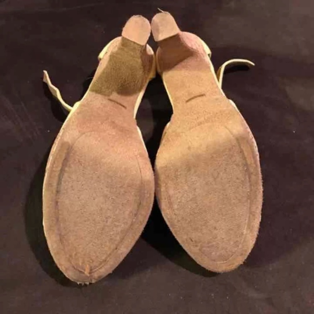 ❌DONATED❌ ☀️HP☀️Yellow Heel Strappy Sandle - Picture 4 of 4
